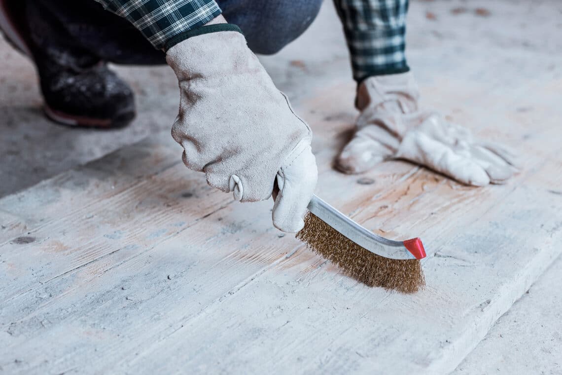Eliminar correctamente los restos de cemento/hormigón del pavimento