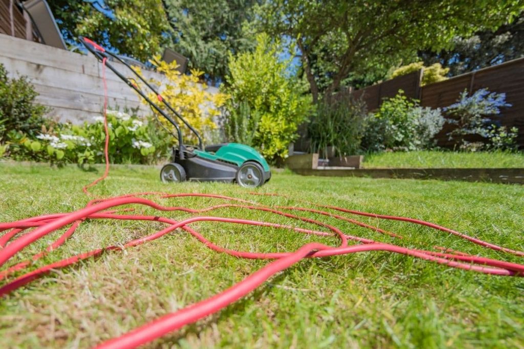 Cómo: tender usted mismo los cables de corriente en el jardín