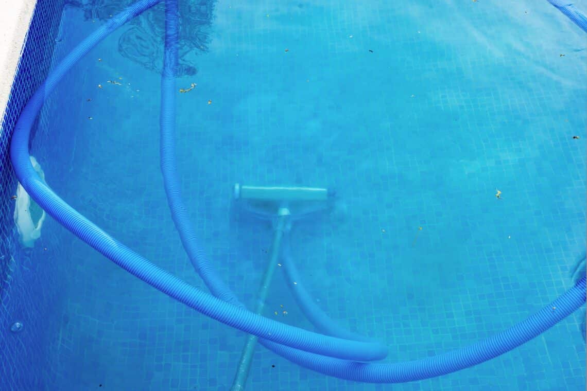 El agua de la piscina es lechosa: ¿por qué? | 5 causas