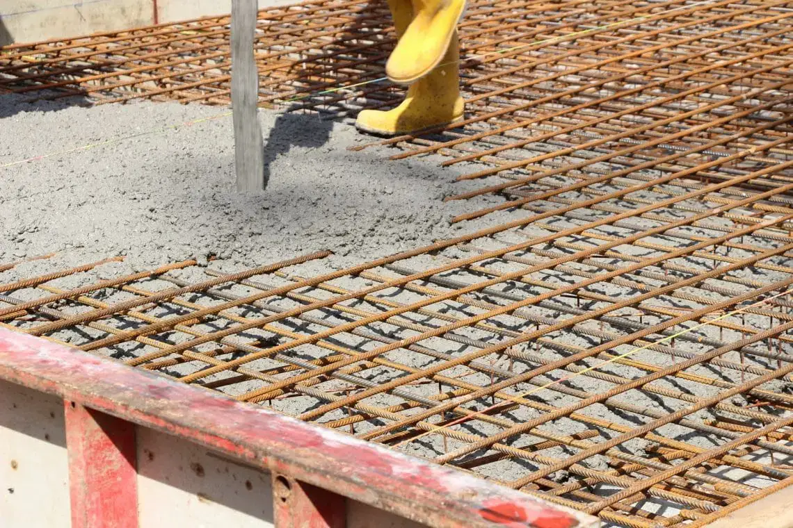 ¿Cuánto pesa 1 metro cúbico de hormigón en kg?